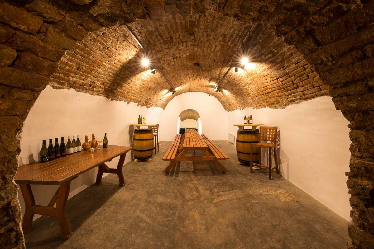 Penzion A Vinarstvi Naturvini Miroslav  Luaran gambar